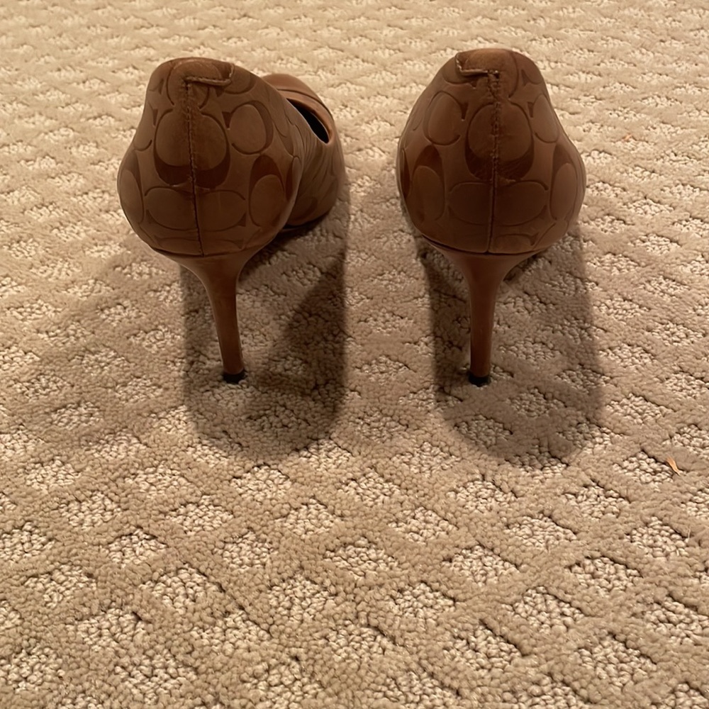 Tan Coach logo heels - Picture 2 of 4